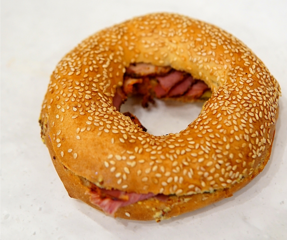 Bagel pastrami
